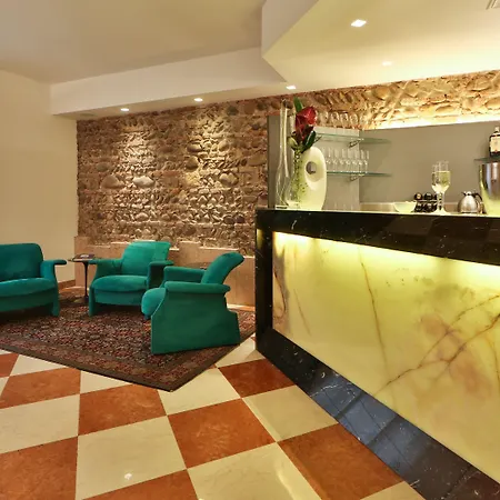 Отель Western De Capuleti 3*